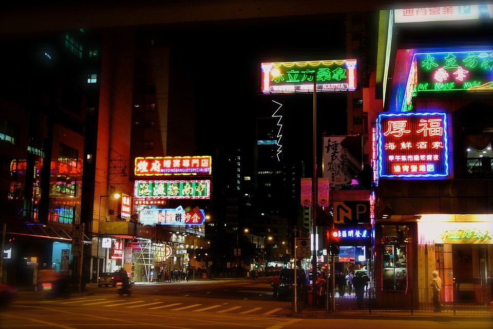 Hong Kong simbolizuje susret Istoka i Zapada, a neonske reklame su njegova esencija.