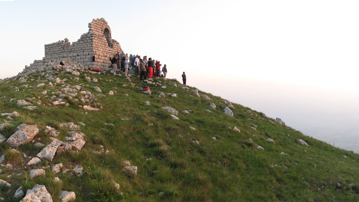 Srušena kapela na vrhu Rtnja