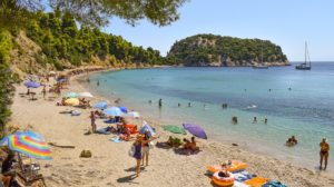 Samo retki nađu retke gužve na plažama Skopelosa