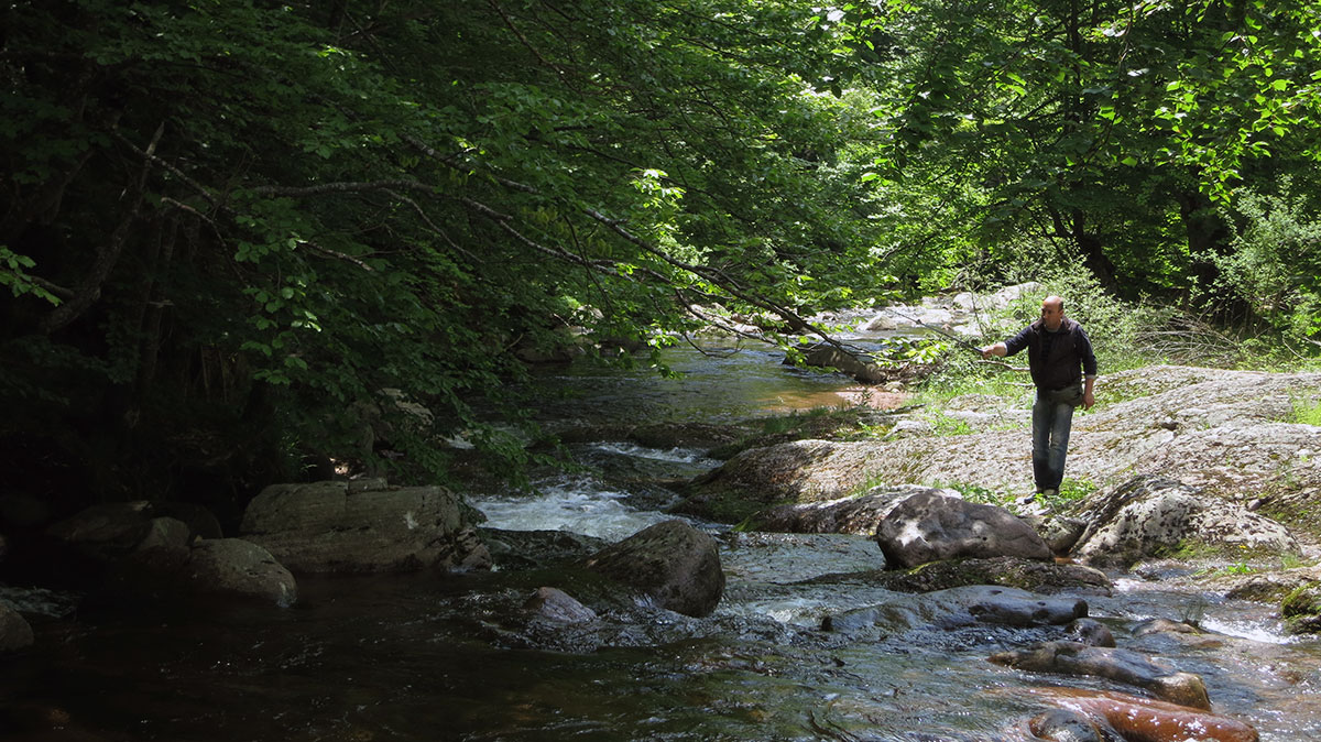 Pecanje na Dojkinačkoj reci u Arbinju na Staroj planini, foto: Uroš Nedeljković