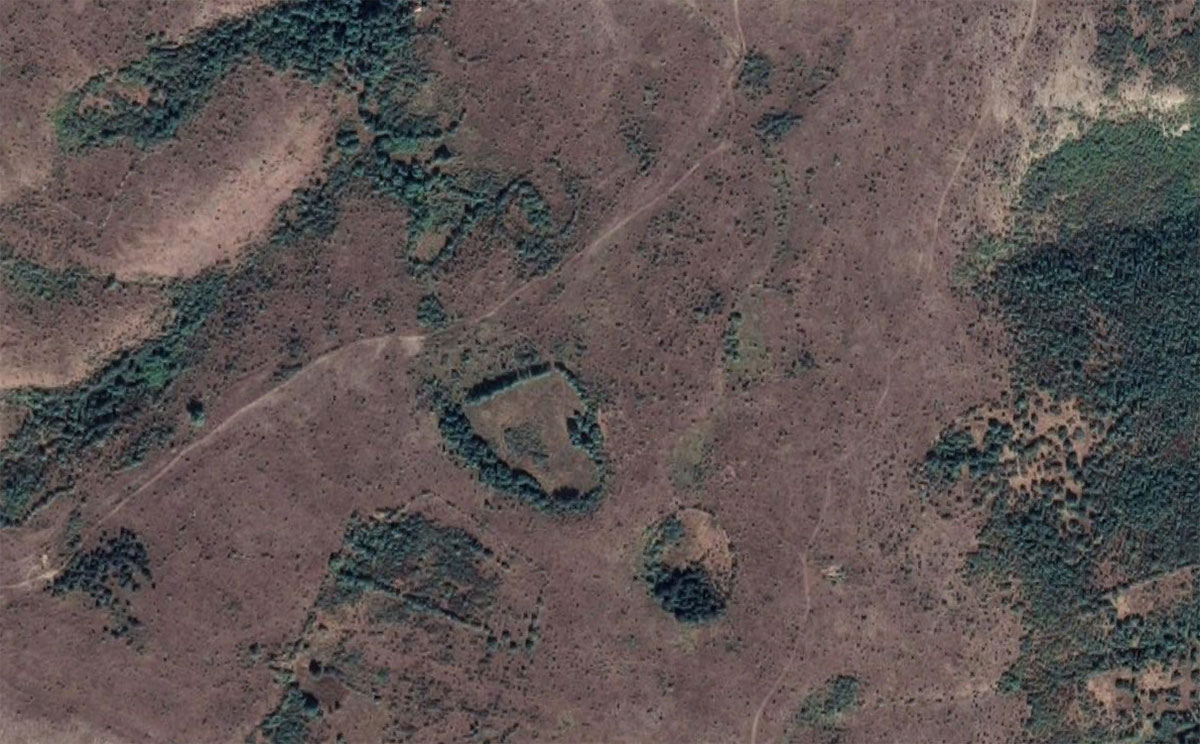 Kameni krugovi na planini Devici kod Grozdinskog kamena za koje se pretpostavlja da su drevna ospervatorija, foto: Google Earth