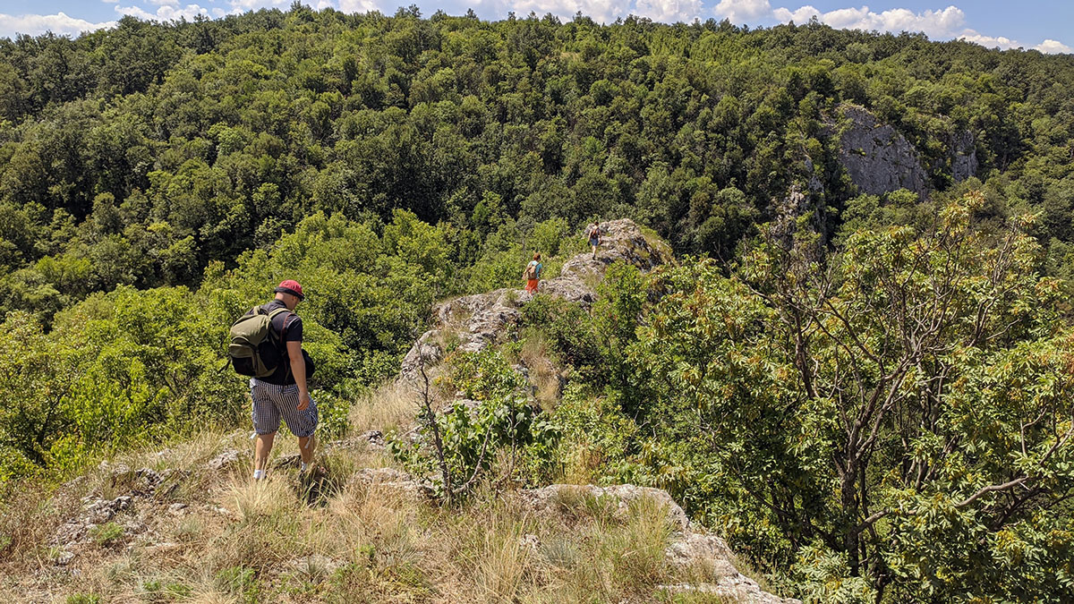 Put ka drugom vidikovcu i hodanje po grebenu. Foto: Uroš Nedeljković