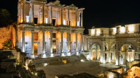 Efes noću